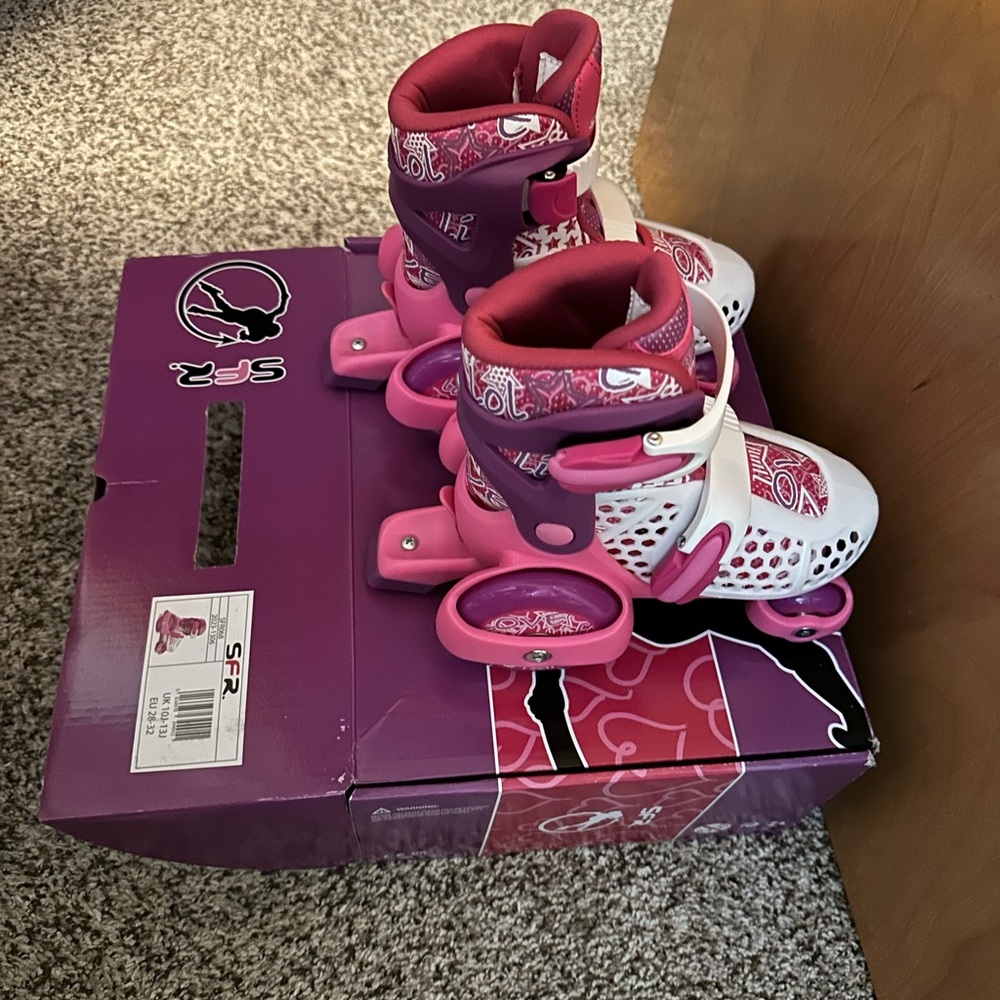 BRAND NEW GIRLS SFR Stomper size 11-1snd Pink Triple Pad Set
